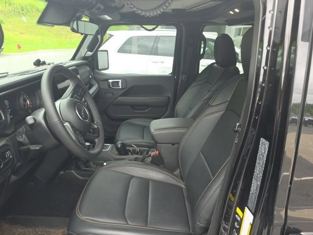Used 2025 Jeep Gladiator Sport AWD/4WD image 17