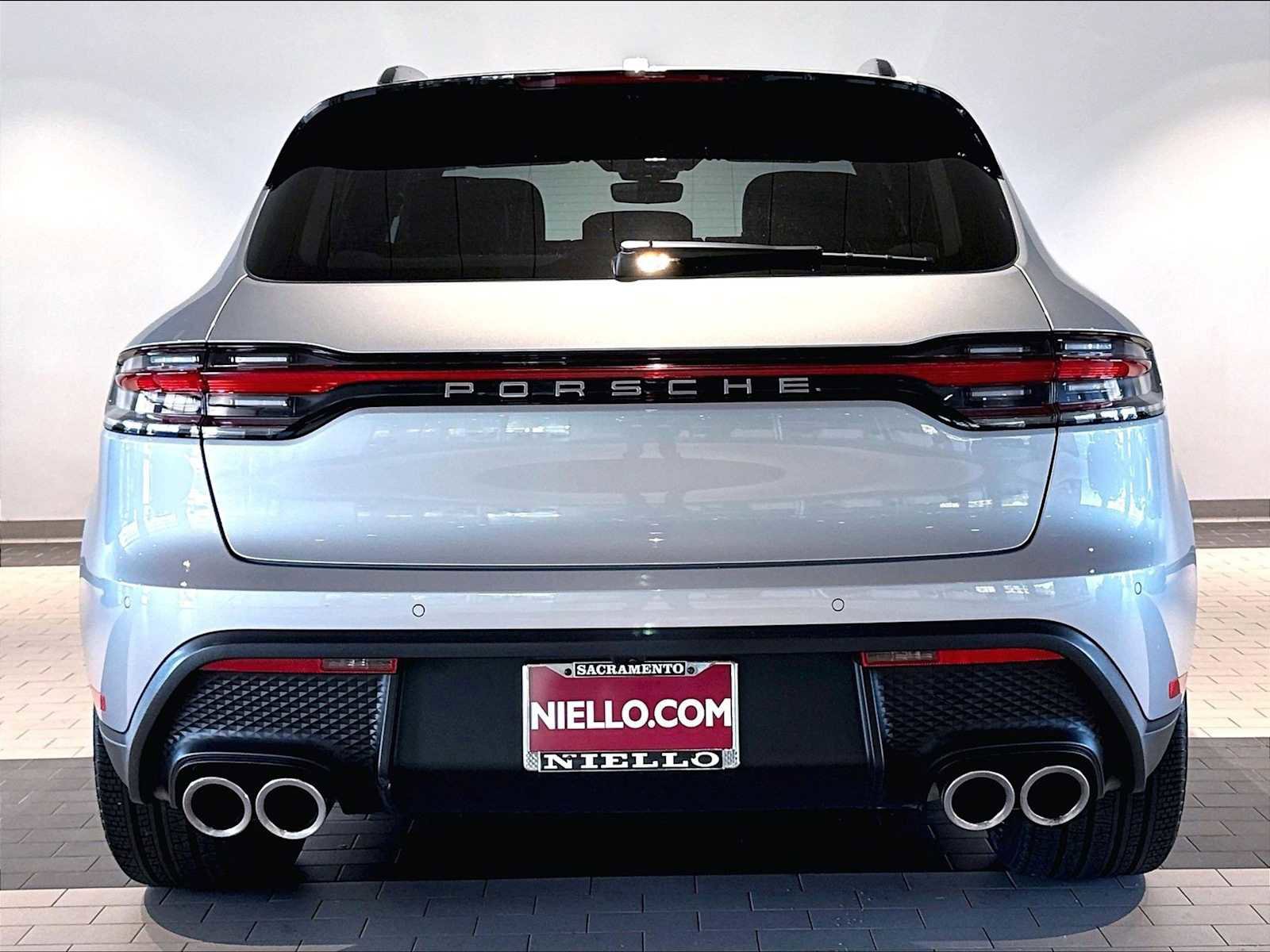 Used 2026 Porsche Macan AWD/4WD image 9