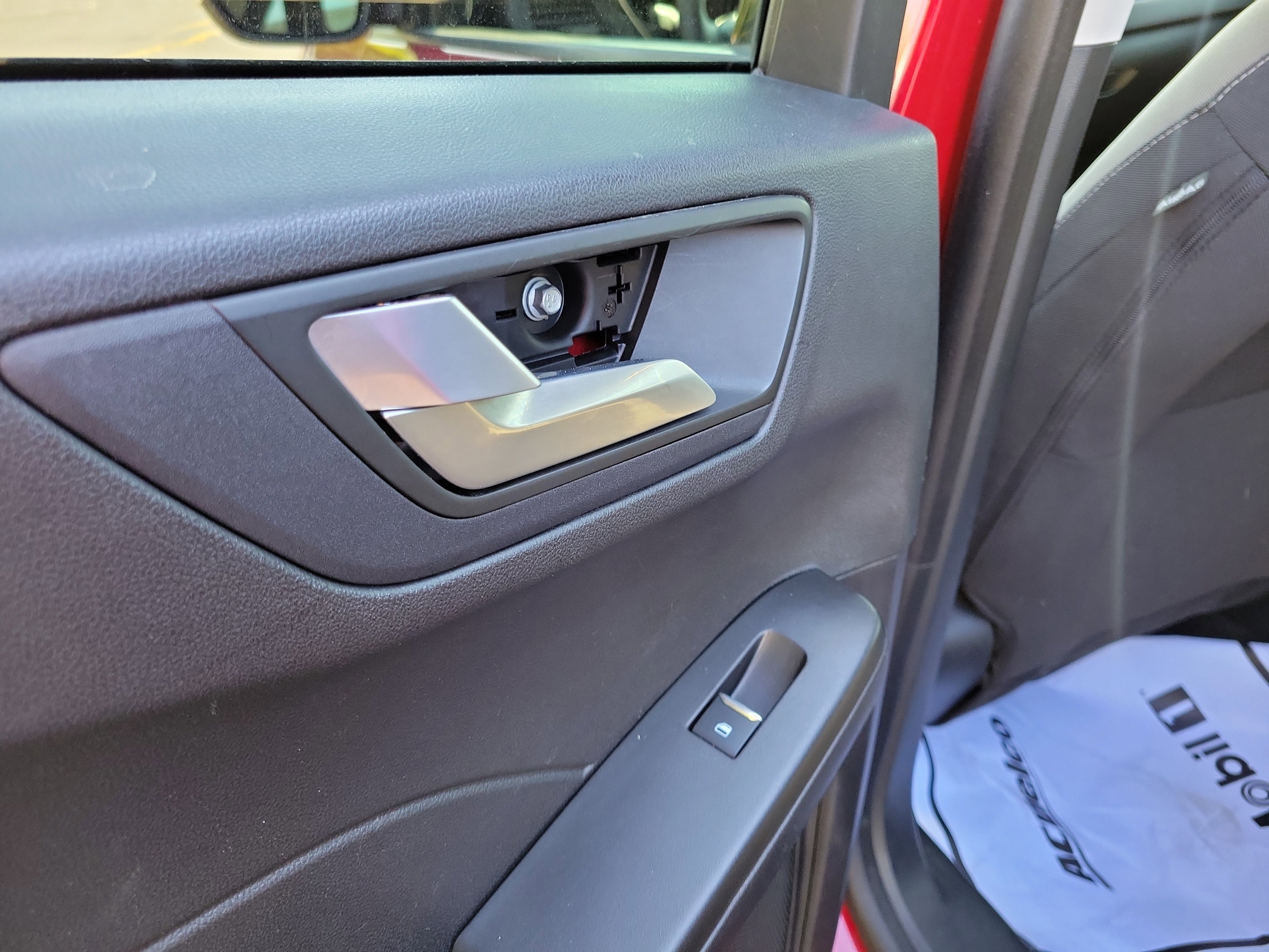 Used 2021 Ford Escape SE image 13