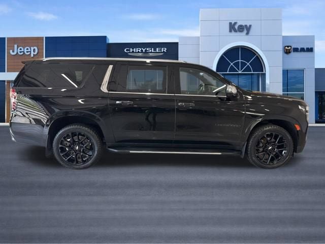 Used 2023 Chevrolet Suburban Premier AWD/4WD image 9