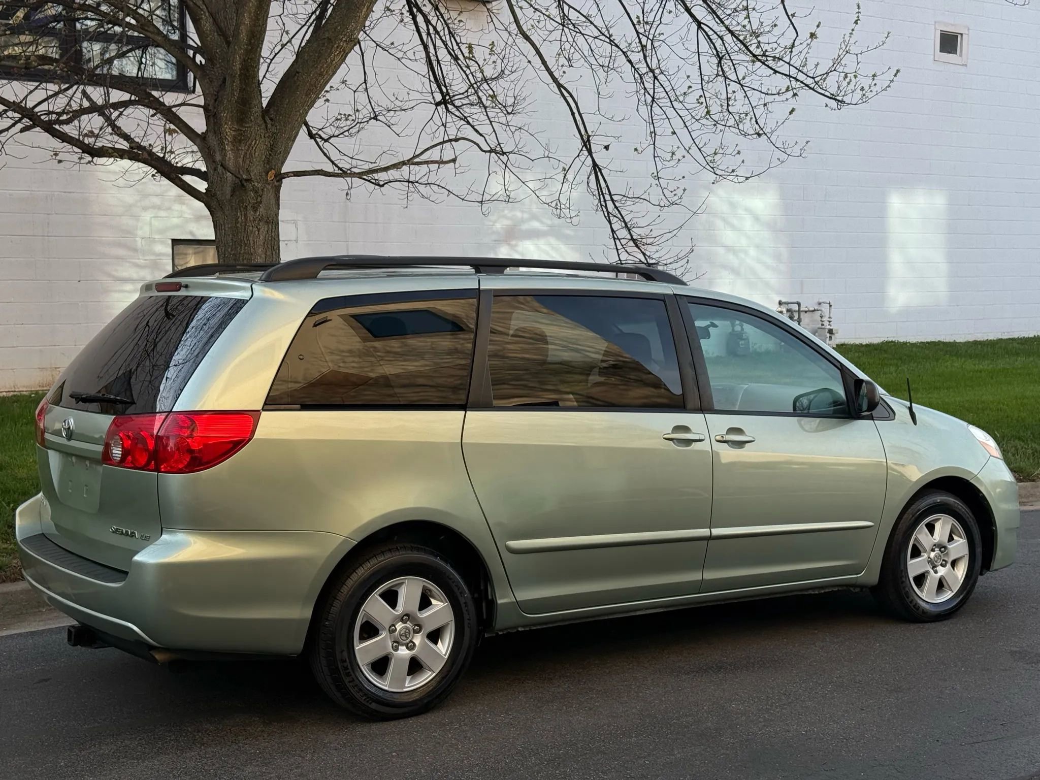 Used 2010 Toyota Sienna LE image 6