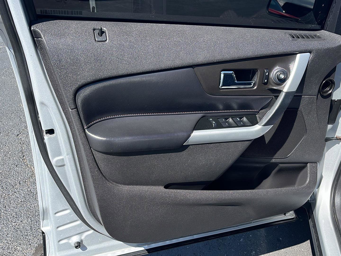 Used 2012 Ford Edge Limited FWD image 19