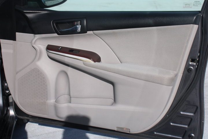 Used 2012 Toyota Camry XLE w/ Convenience Pkg FWD image 17