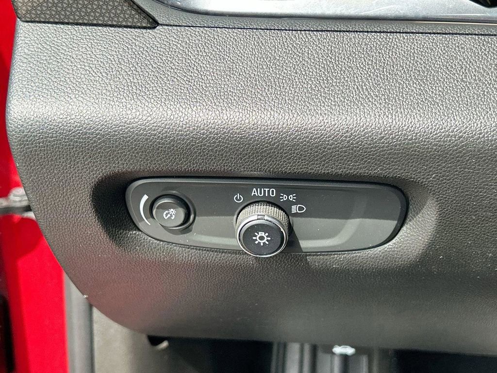 Used 2022 Chevrolet Traverse Premier FWD image 29