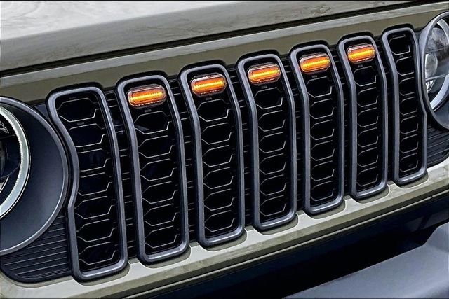 Used 2025 Jeep Gladiator Mojave w/ Convenience Group image 29