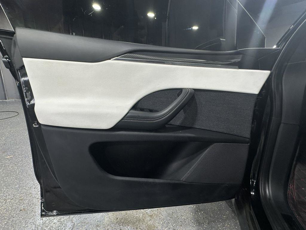 Used 2023 Tesla Model X Plaid image 11