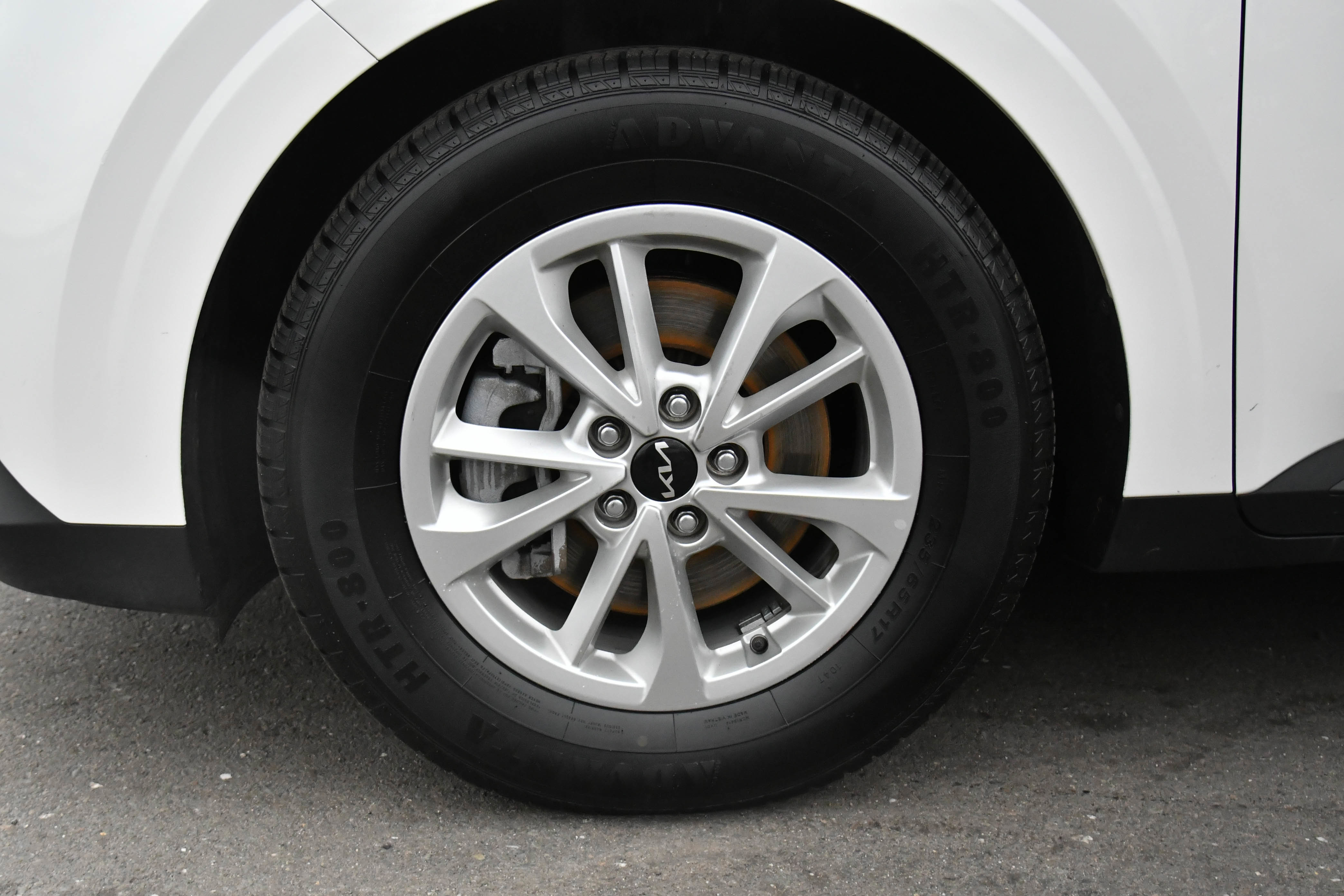 Used 2024 Kia Carnival LX image 12