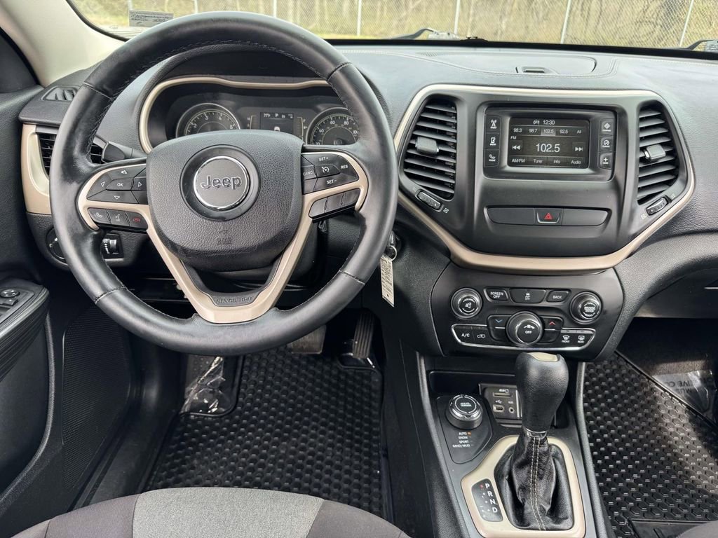 Used 2015 Jeep Cherokee Sport w/ Cold Weather Group AWD/4WD image 16