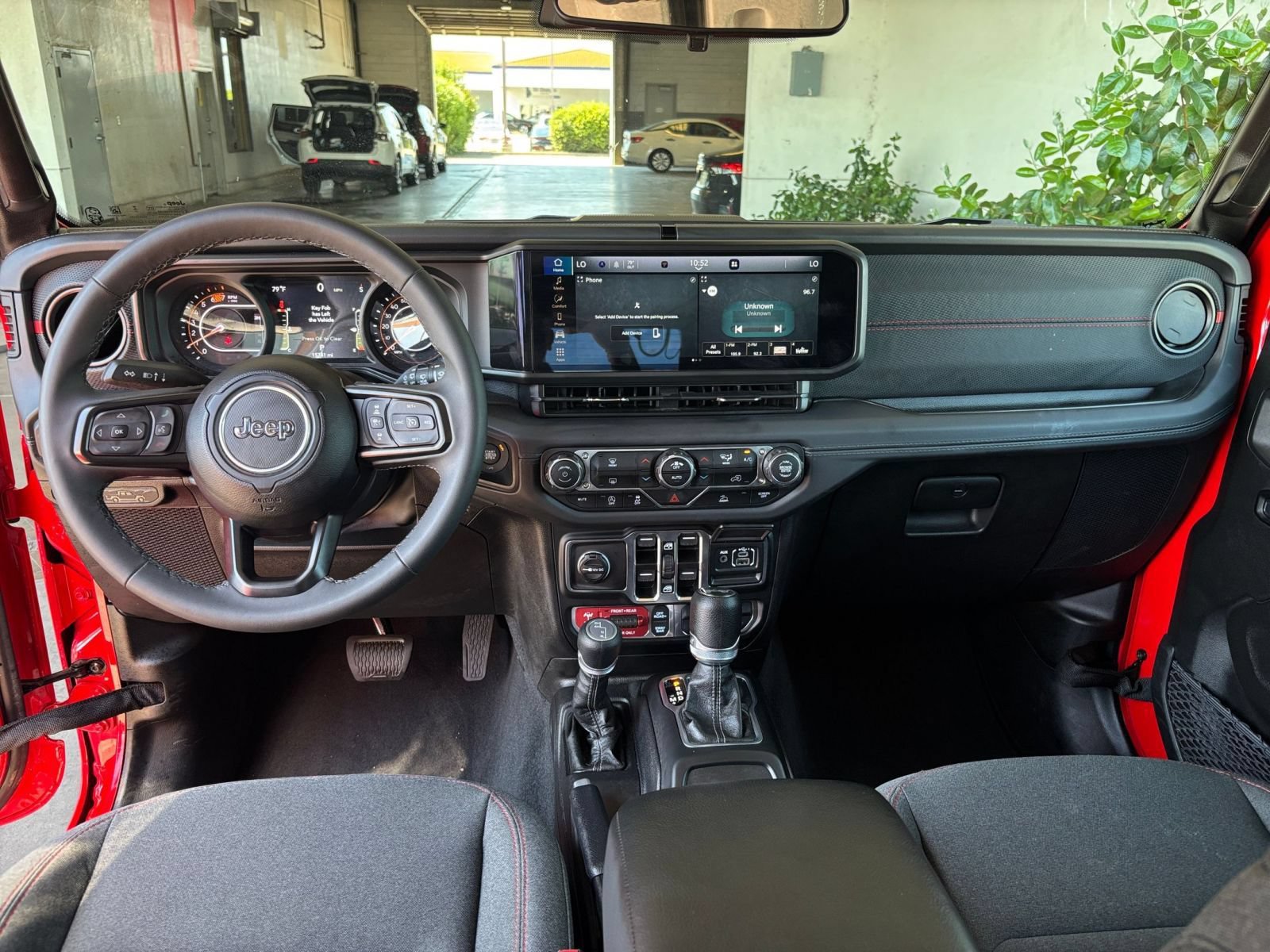 Used 2025 Jeep Wrangler Unlimited Rubicon AWD/4WD image 32