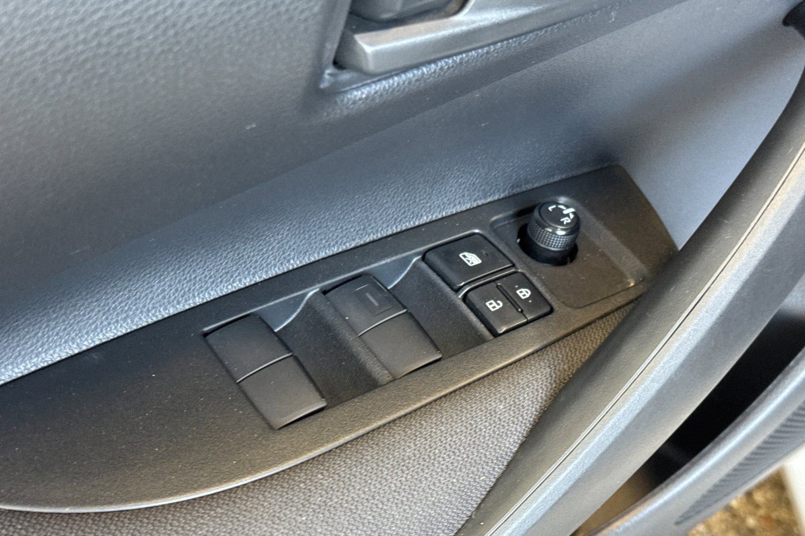 Used 2024 Toyota Corolla LE w/ LE Convenience Package FWD image 15
