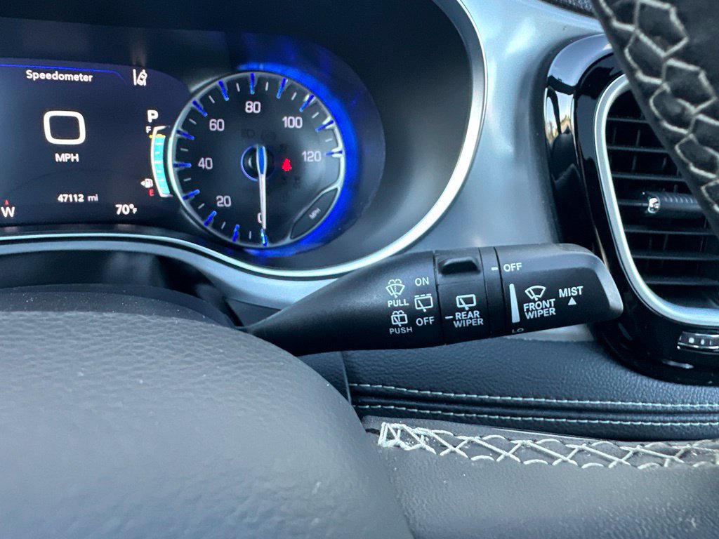 Used 2025 Chrysler Pacifica Limited FWD image 44