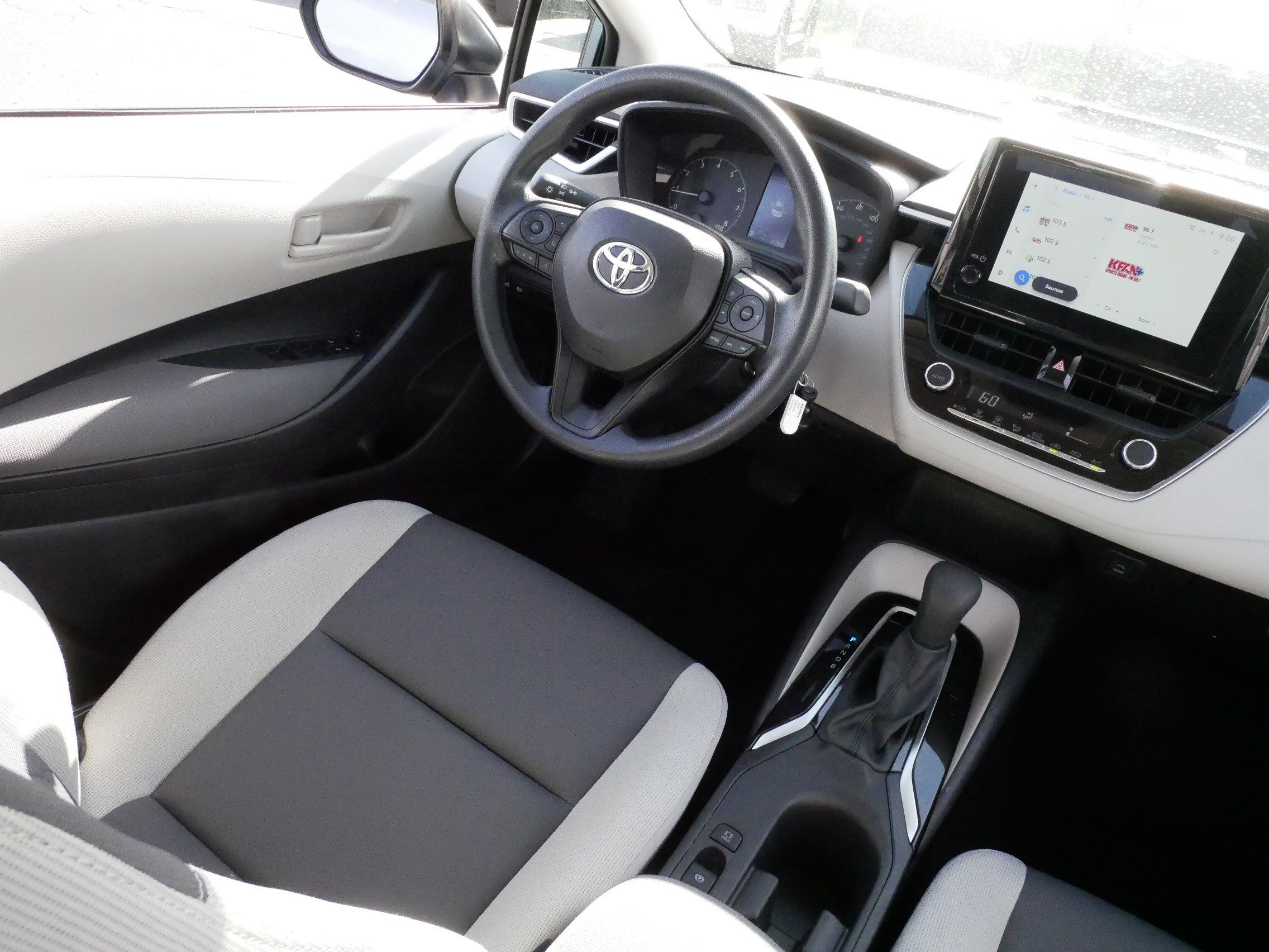 Used 2025 Toyota Corolla LE FWD image 9