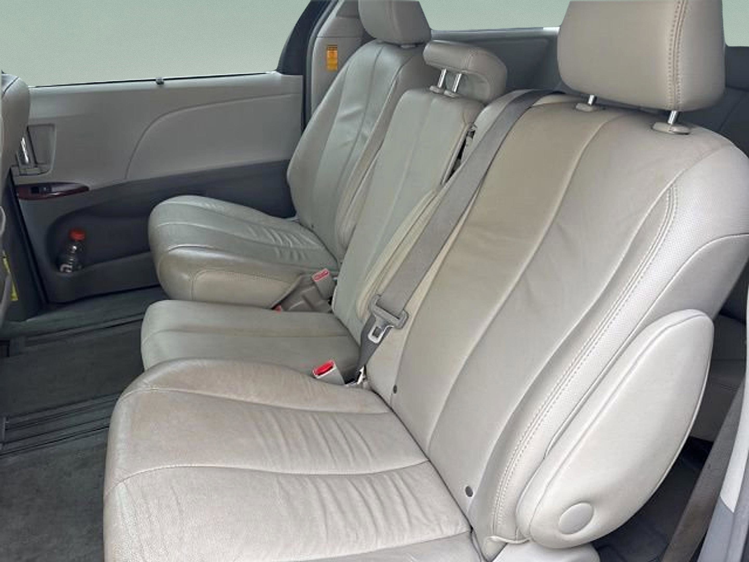 Used 2013 Toyota Sienna XLE FWD image 8