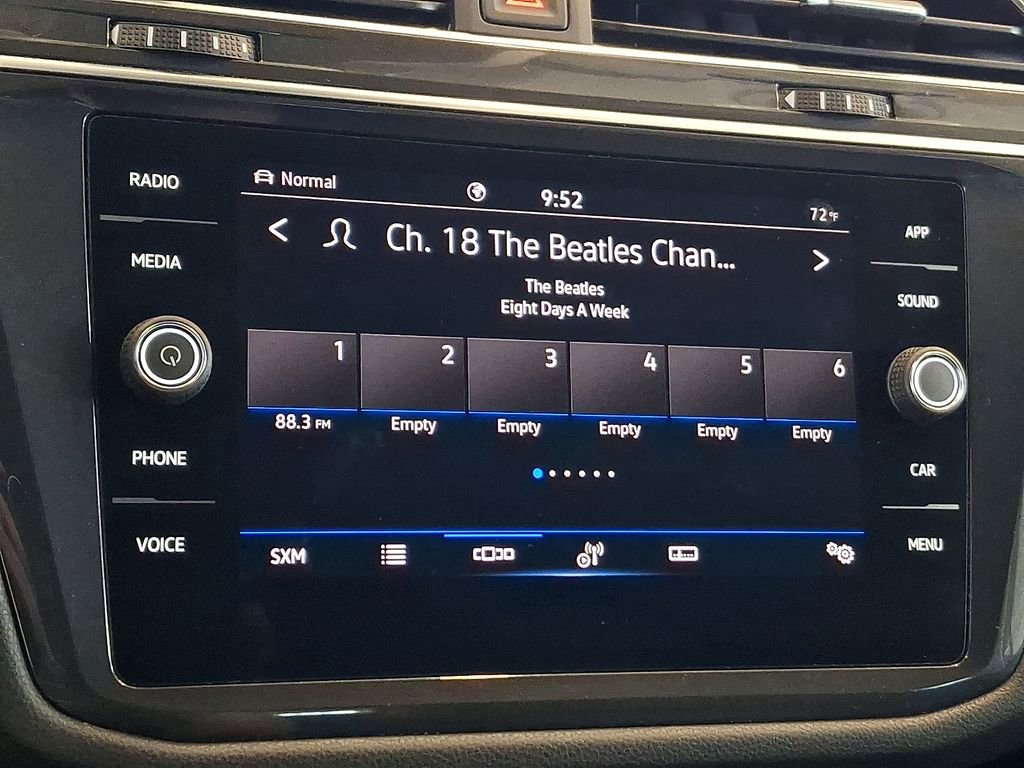 Used 2022 Volkswagen Tiguan SE image 3