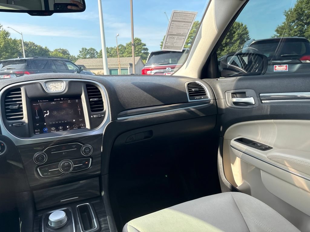Used 2019 Chrysler 300 Touring w/ Sport Appearance Package RWD image 16