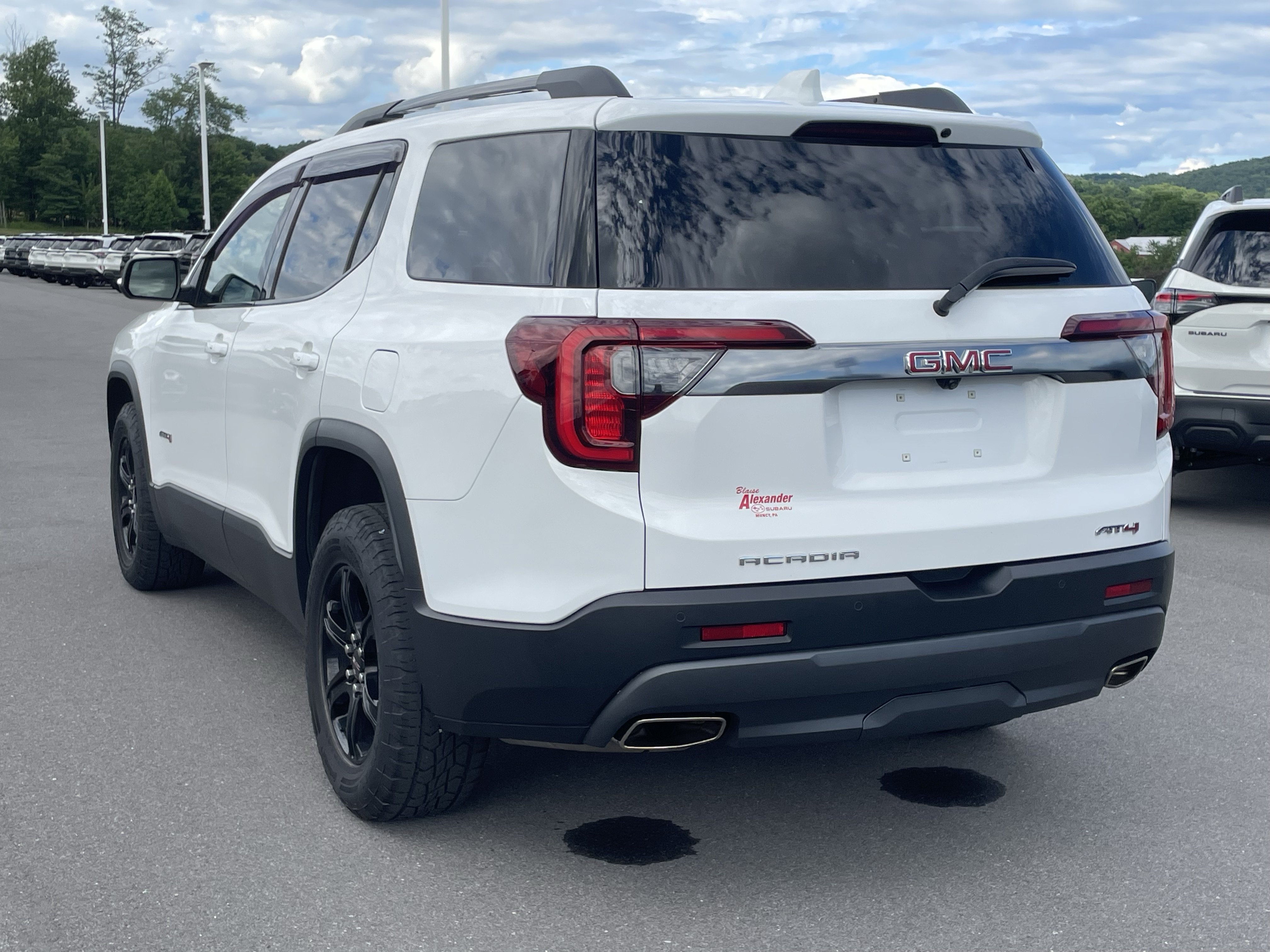 Used 2023 GMC Acadia AT4 w/ Preferred Package AWD/4WD image 6
