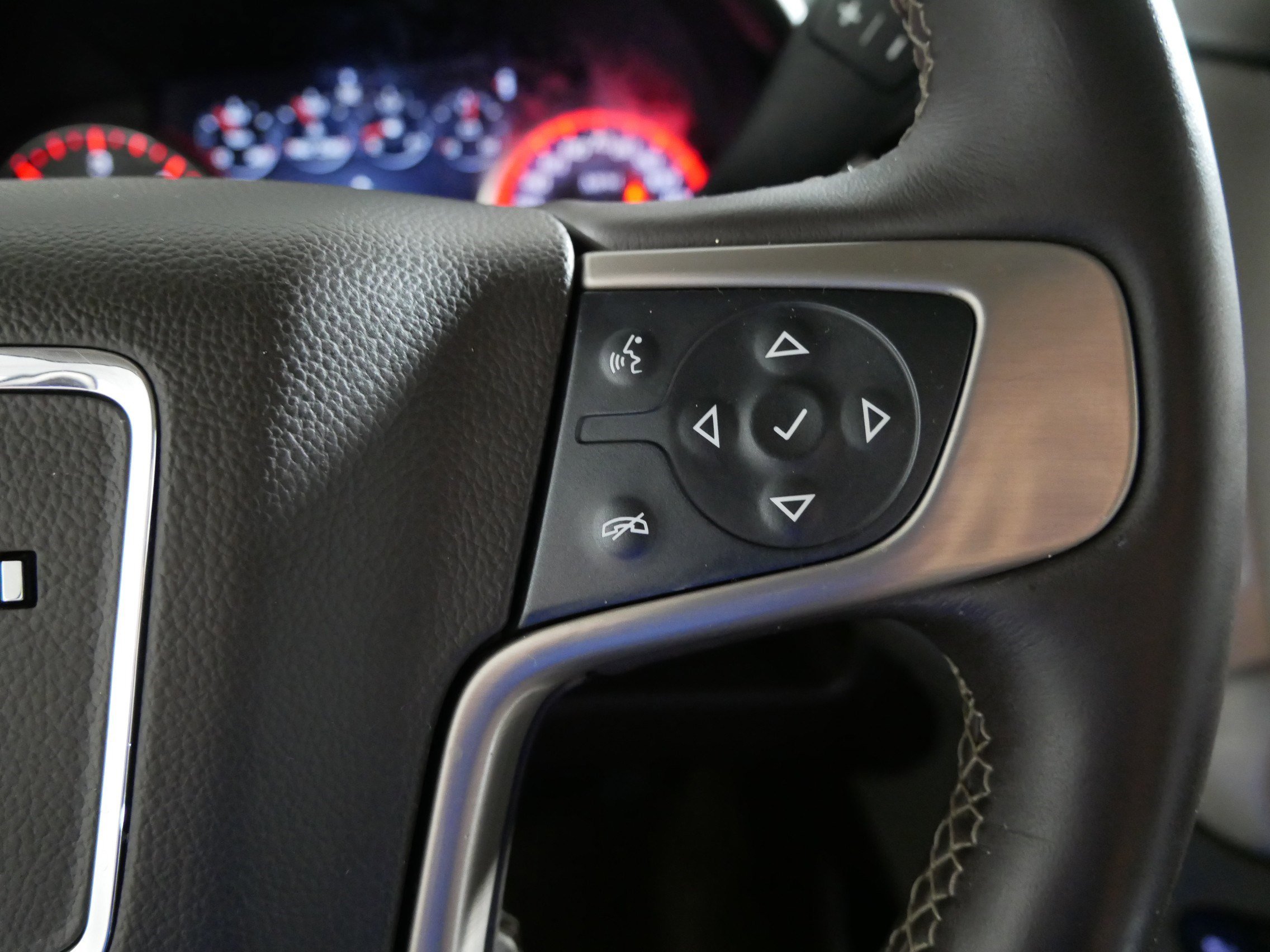 Used 2015 GMC Yukon Denali w/ Open Road Package image 28