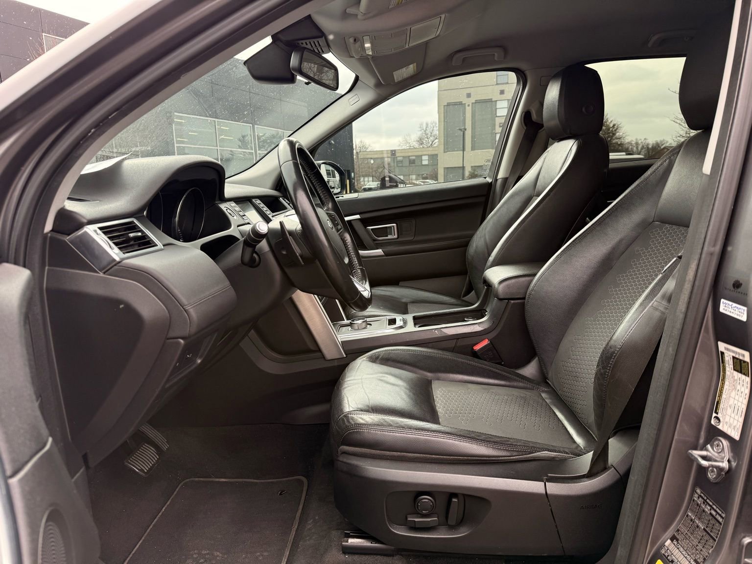 Used 2016 Land Rover Discovery Sport SE image 27