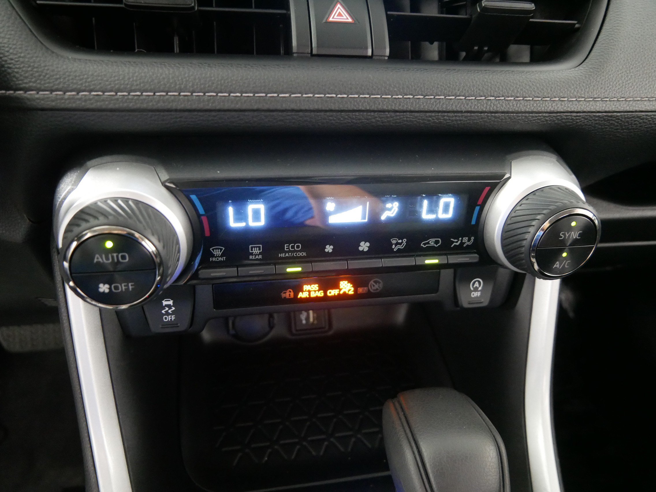 Used 2024 Toyota RAV4 XLE AWD/4WD image 23