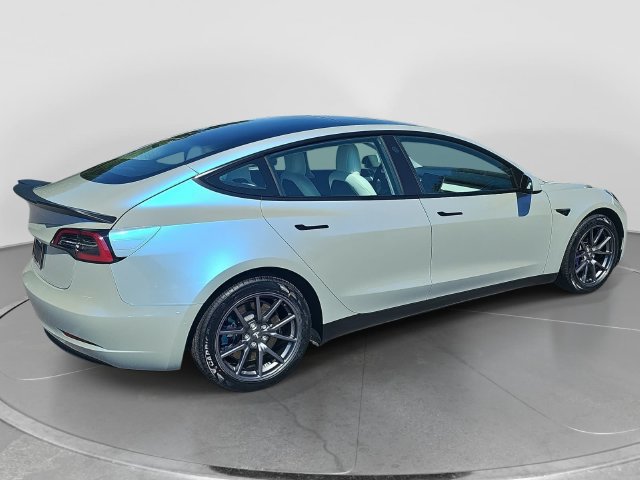 Used 2022 Tesla Model 3 Long Range AWD/4WD image 4