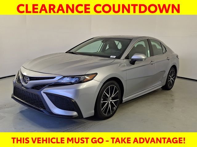 Used 2024 Toyota Camry SE image 4