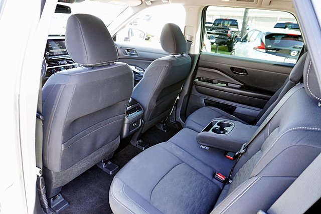 Used 2024 Nissan Pathfinder SV FWD image 25