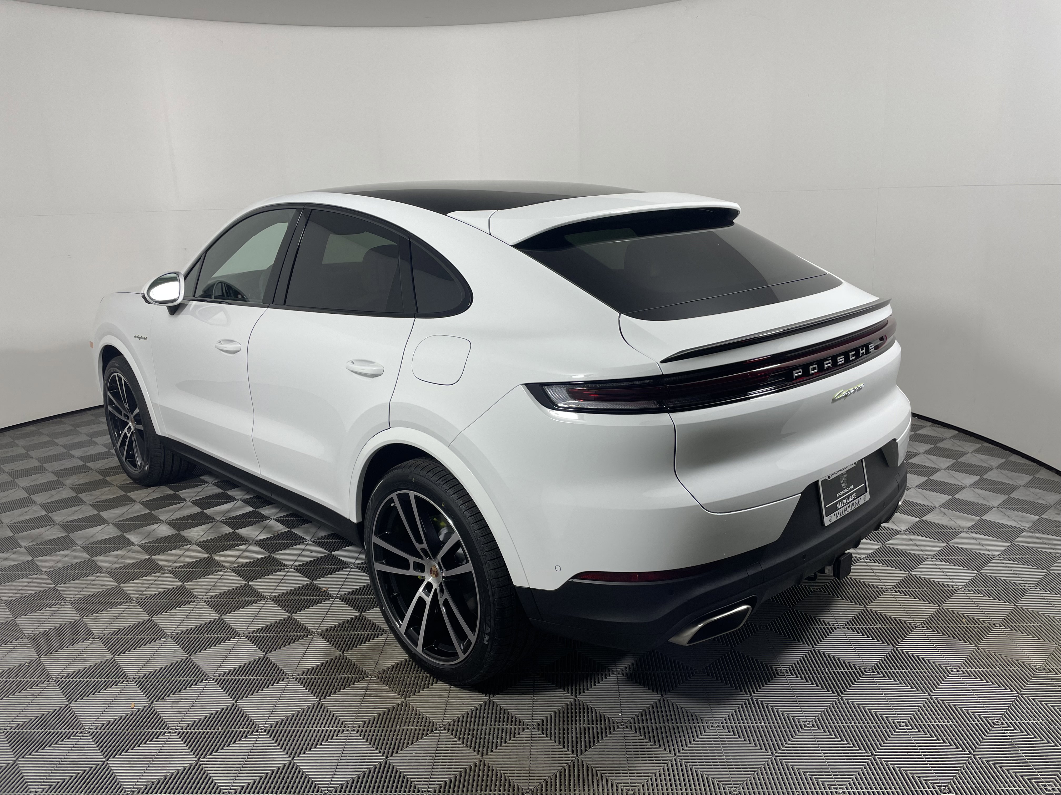 New 2026 Porsche Cayenne E-Hybrid image 2