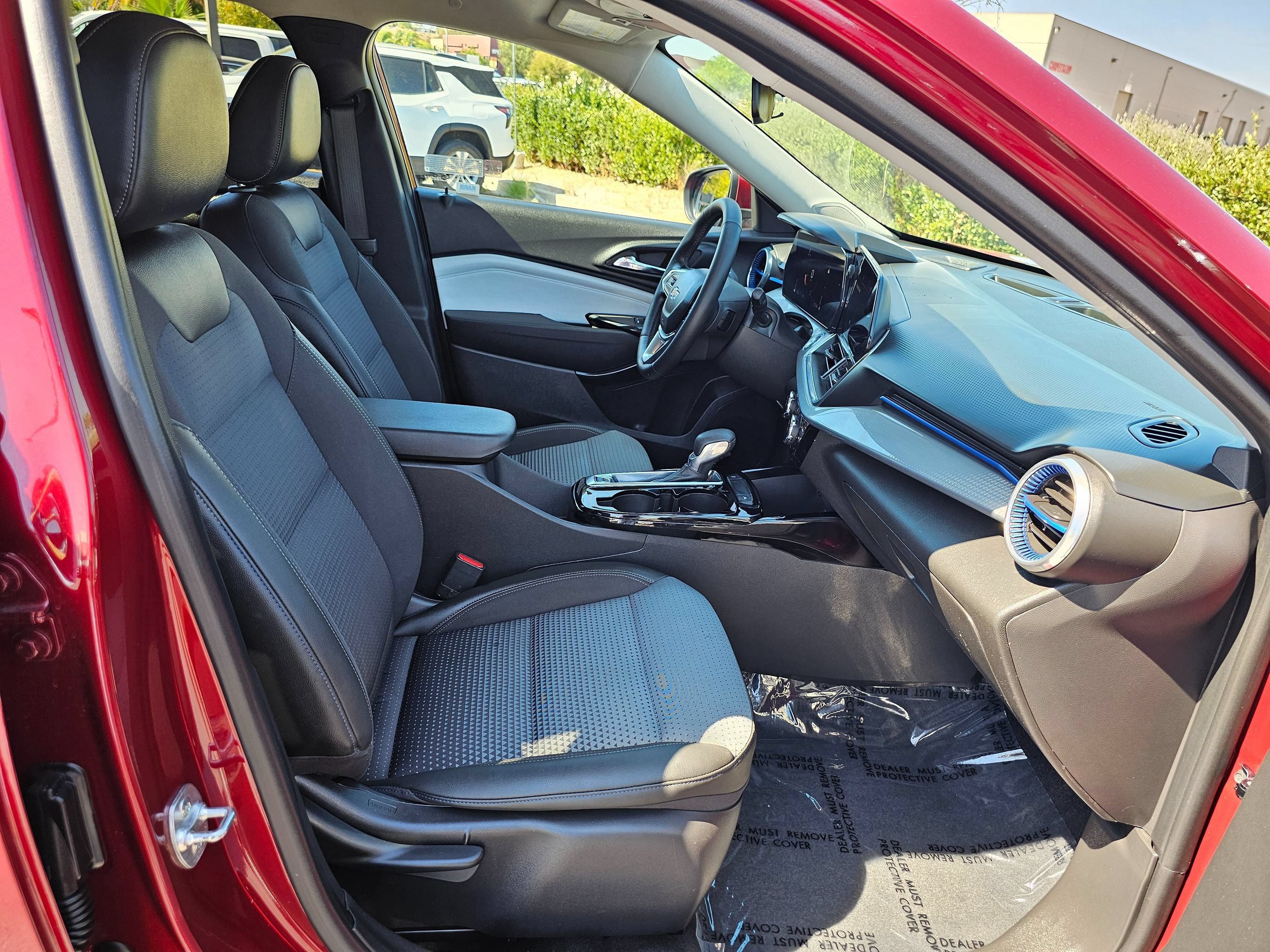 Used 2025 Chevrolet Trax LT w/ Driver Confidence Package FWD image 33