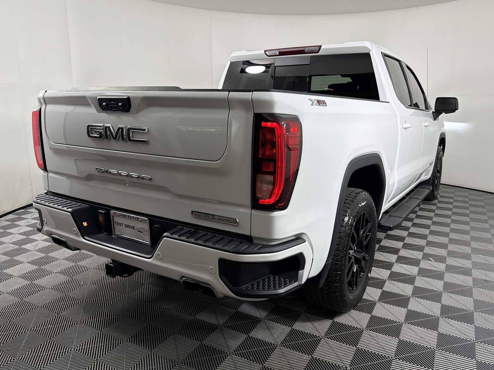 Used 2024 GMC Sierra 1500 Elevation w/ Elevation Premium Package AWD/4WD image 6