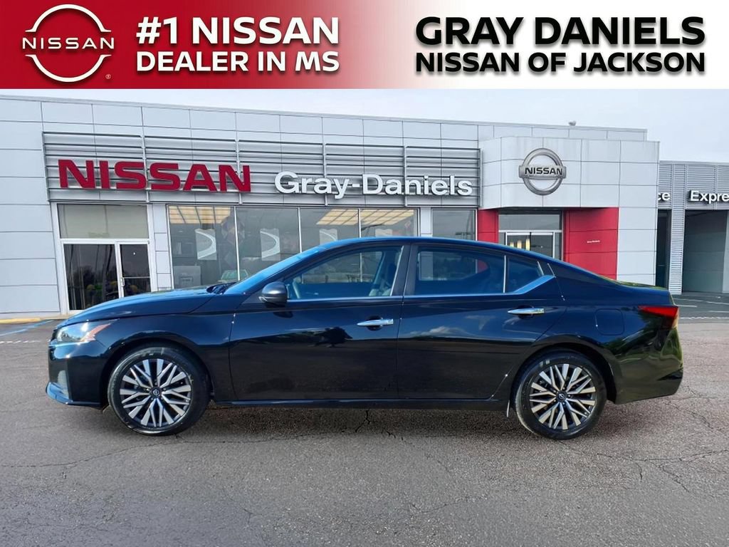 Certified 2025 Nissan Altima 2.5 SV FWD image 5