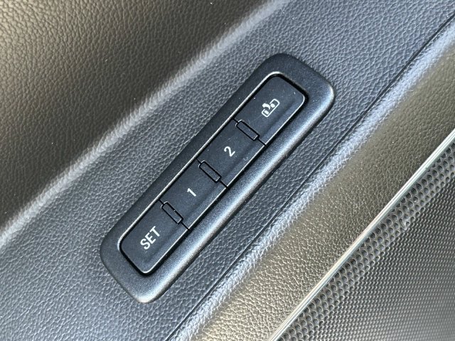 Used 2016 Chevrolet Suburban LT RWD image 34