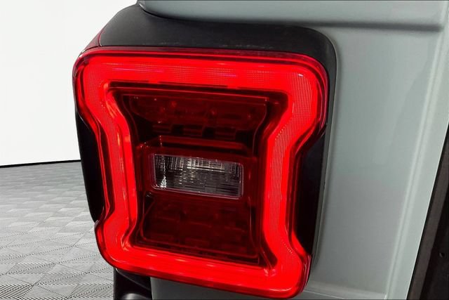 Used 2023 Jeep Wrangler Unlimited Sahara w/ LED Lighting Group AWD/4WD image 21