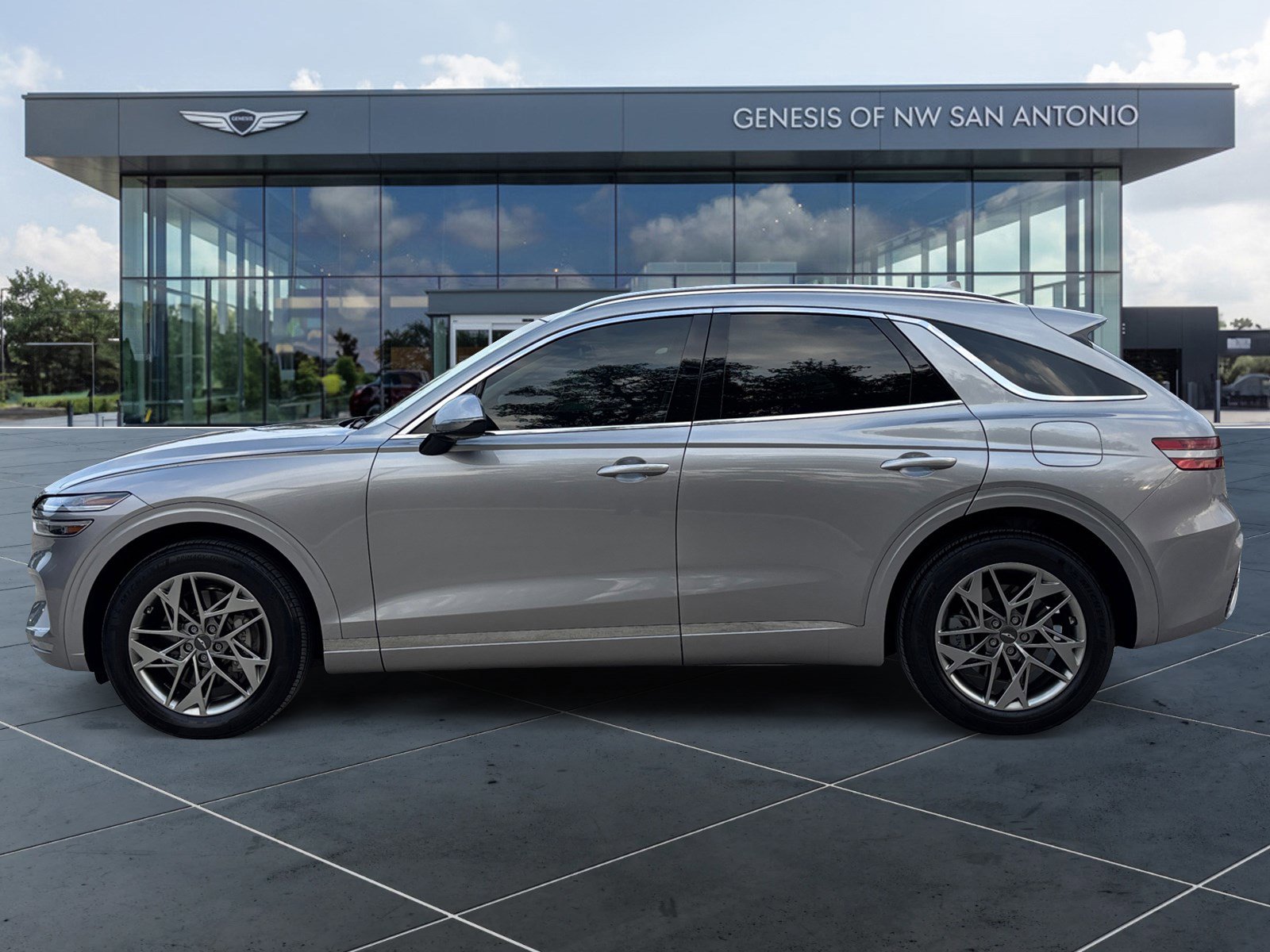 Used 2023 Genesis GV70 2.5T w/ Select Package AWD/4WD image 2