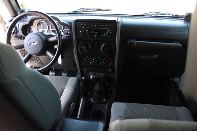 Used 2007 Jeep Wrangler Rubicon w/ Dual Top Group AWD/4WD image 14