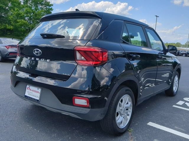 Used 2021 Hyundai Venue SE FWD image 4