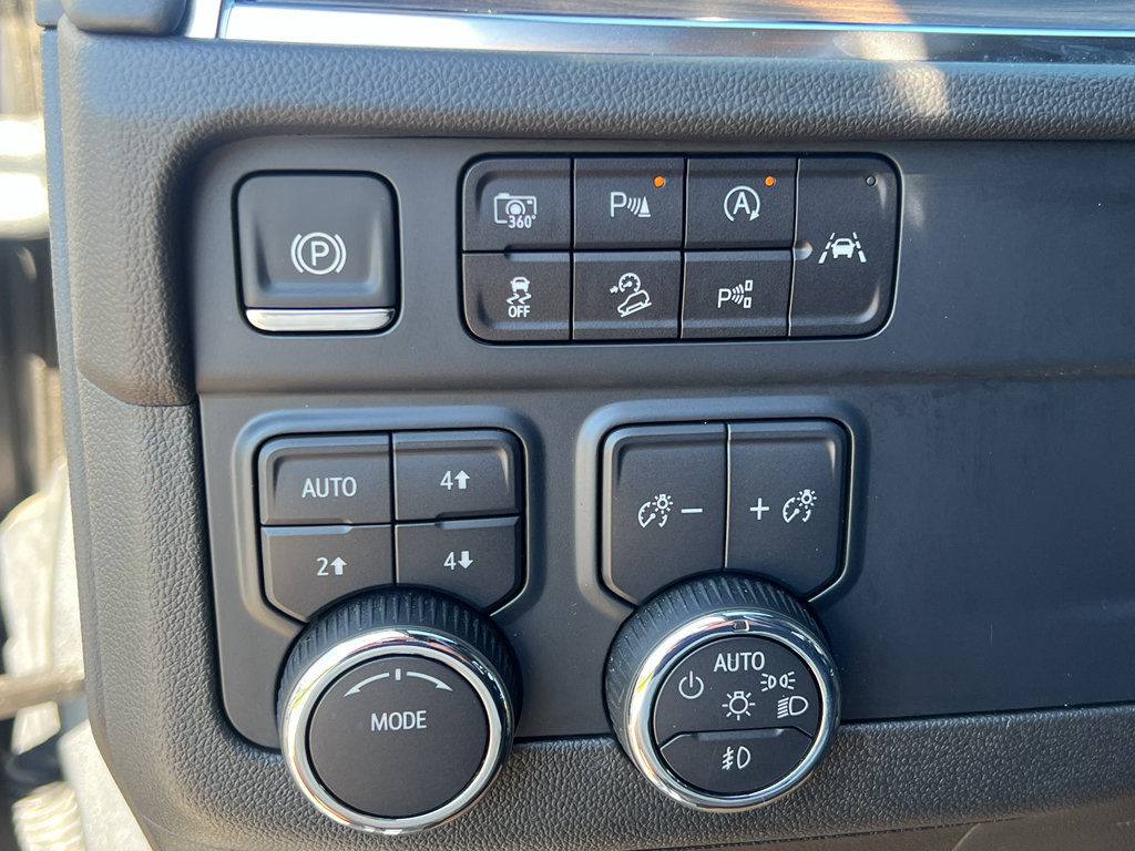 Used 2025 Chevrolet Suburban Z71 AWD/4WD image 14