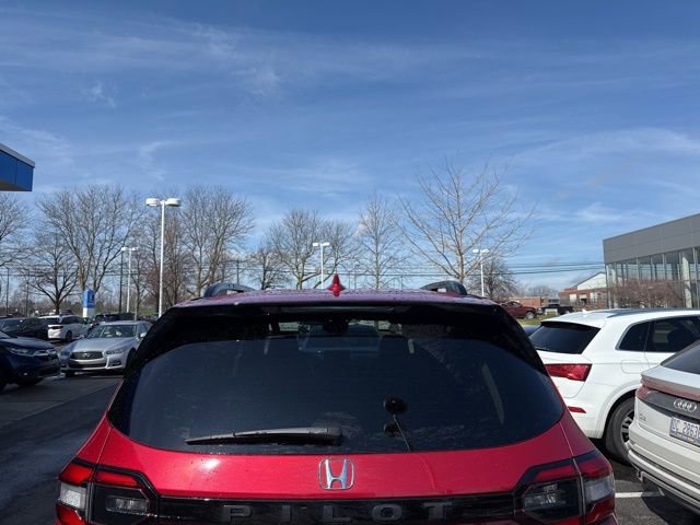 Used 2025 Honda Pilot Touring image 6