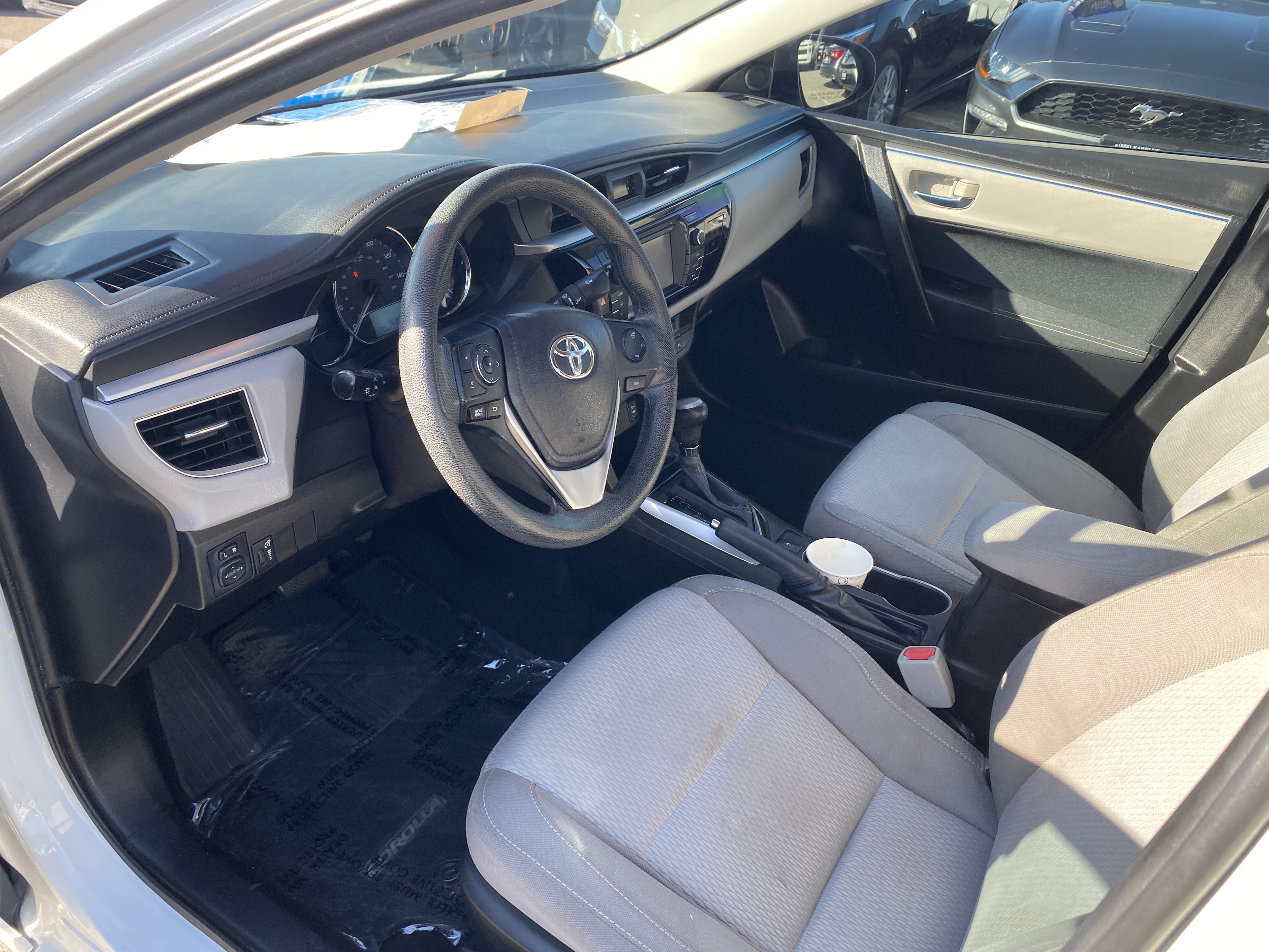 Used 2015 Toyota Corolla LE FWD image 10