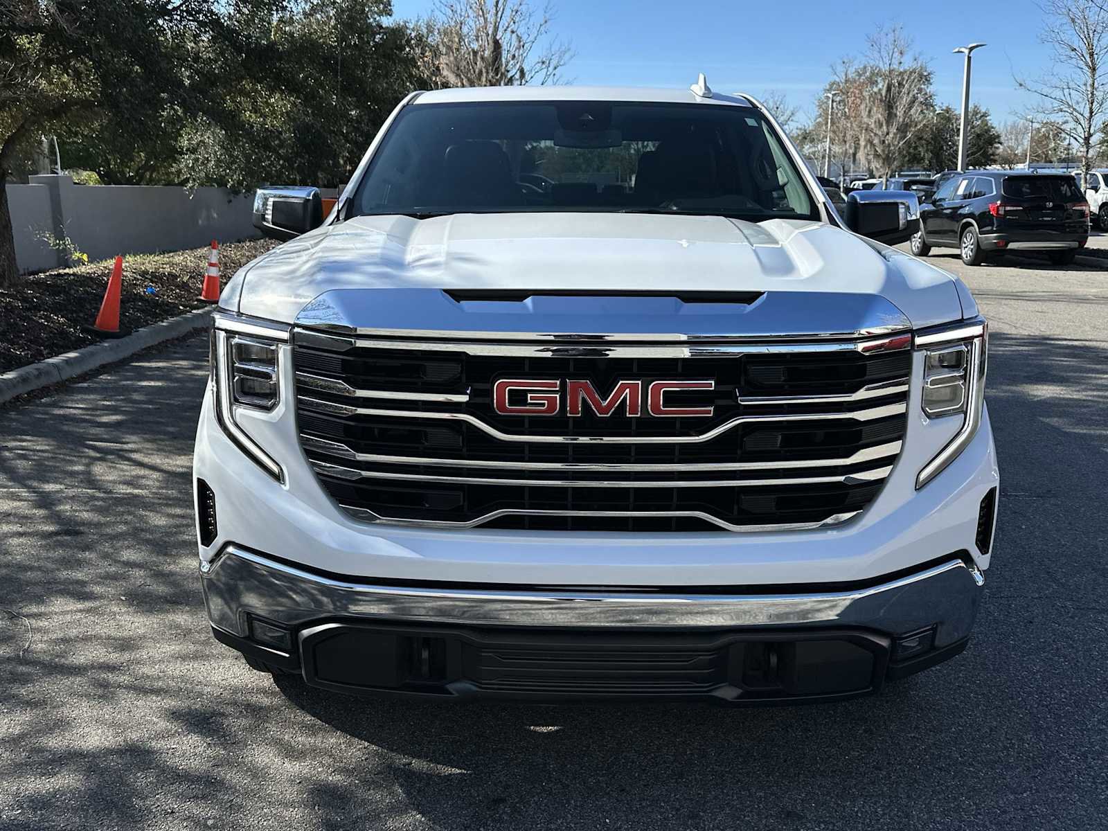 Certified 2025 GMC Sierra 1500 SLT image 9