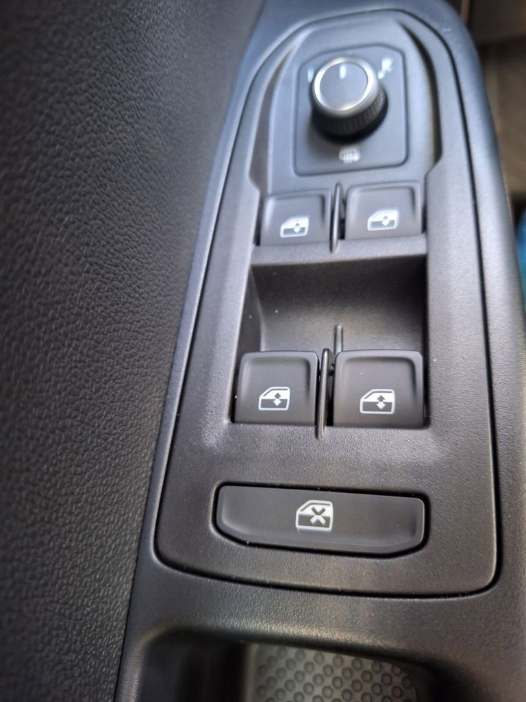 New 2026 Volkswagen Taos SE image 19