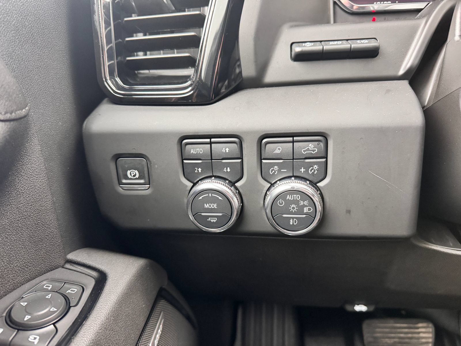 Used 2025 GMC Sierra 1500 AT4 AWD/4WD image 14