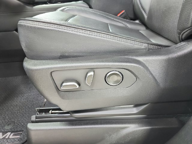 Used 2025 GMC Yukon Denali RWD image 20