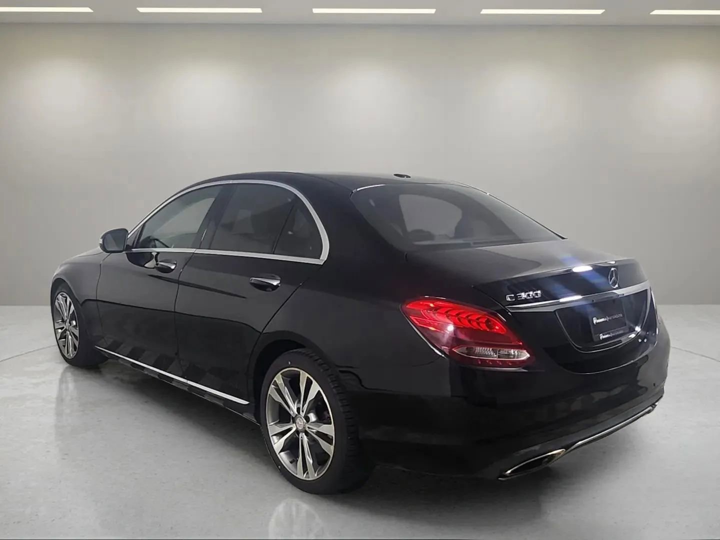 Used 2015 Mercedes-Benz C 300 Sedan image 5