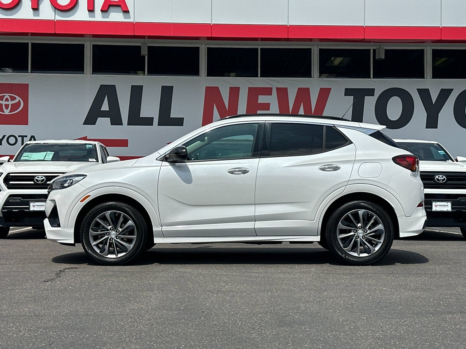 Used 2020 Buick Encore GX Essence w/ Sport Touring Package AWD/4WD image 2