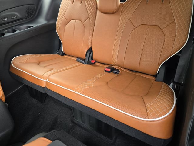 New 2026 Chrysler Pacifica Pinnacle FWD image 24