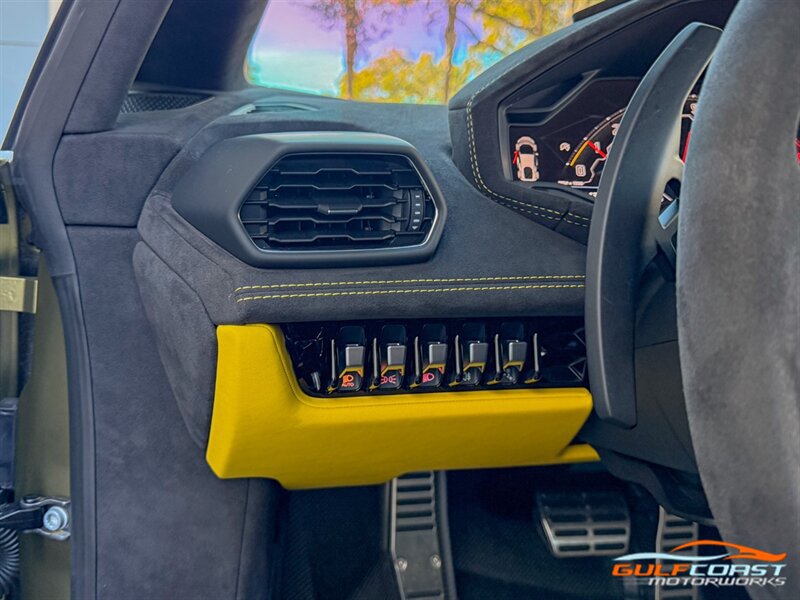 Used 2023 Lamborghini Huracan Tecnica RWD image 18
