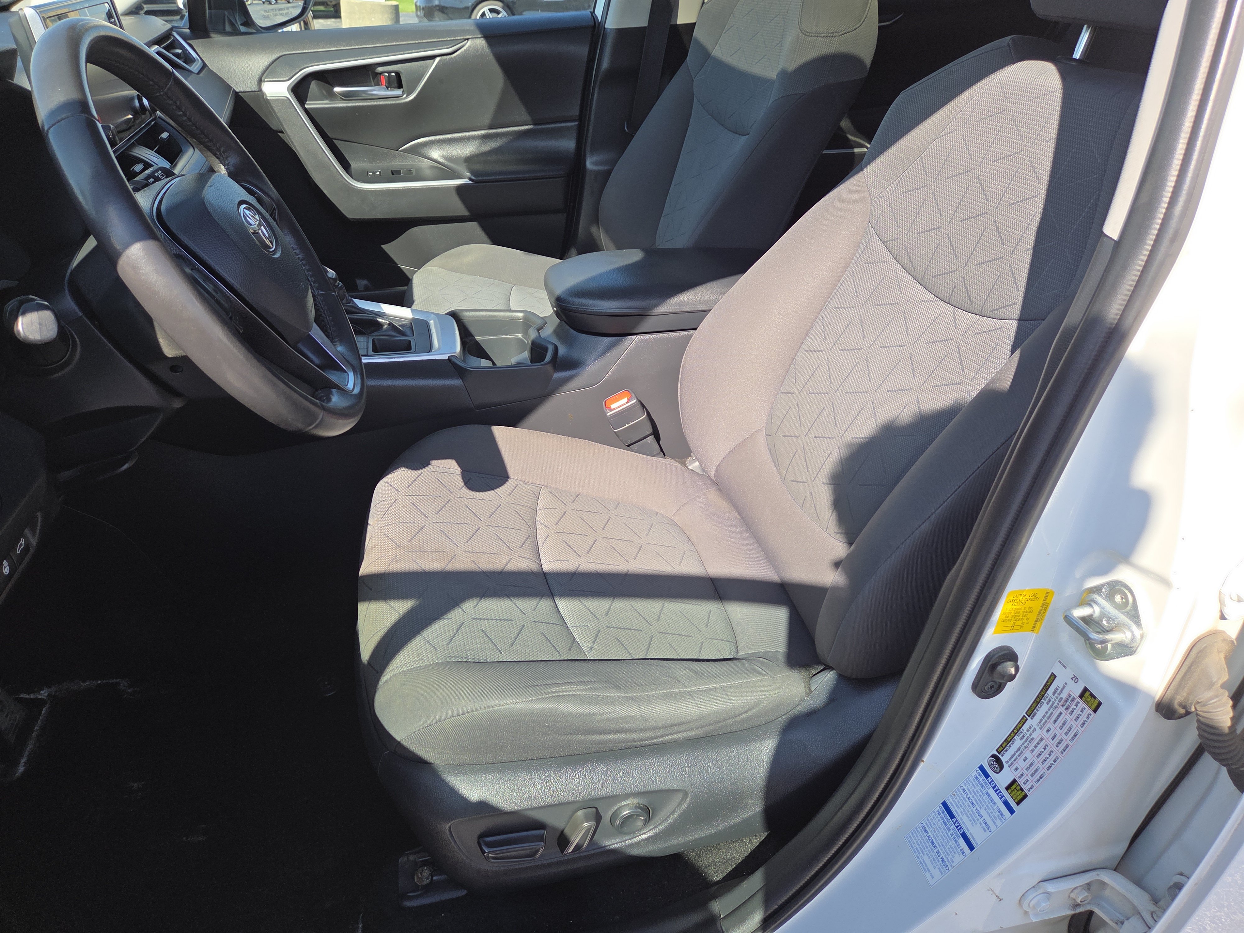 Used 2020 Toyota RAV4 XLE w/ Convenience Package AWD/4WD image 17