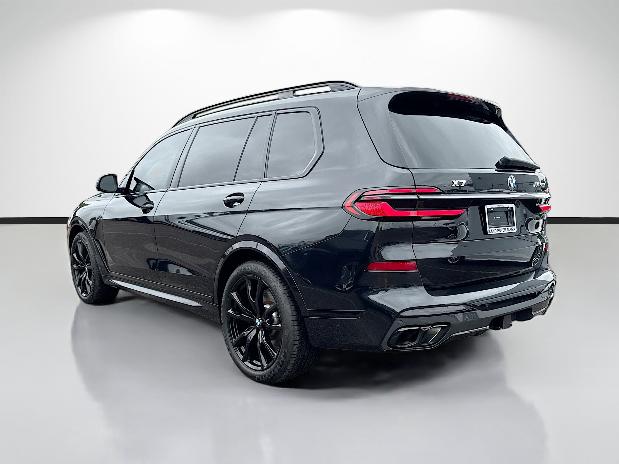 Used 2024 BMW X7 M60i w/ Executive Package image 3