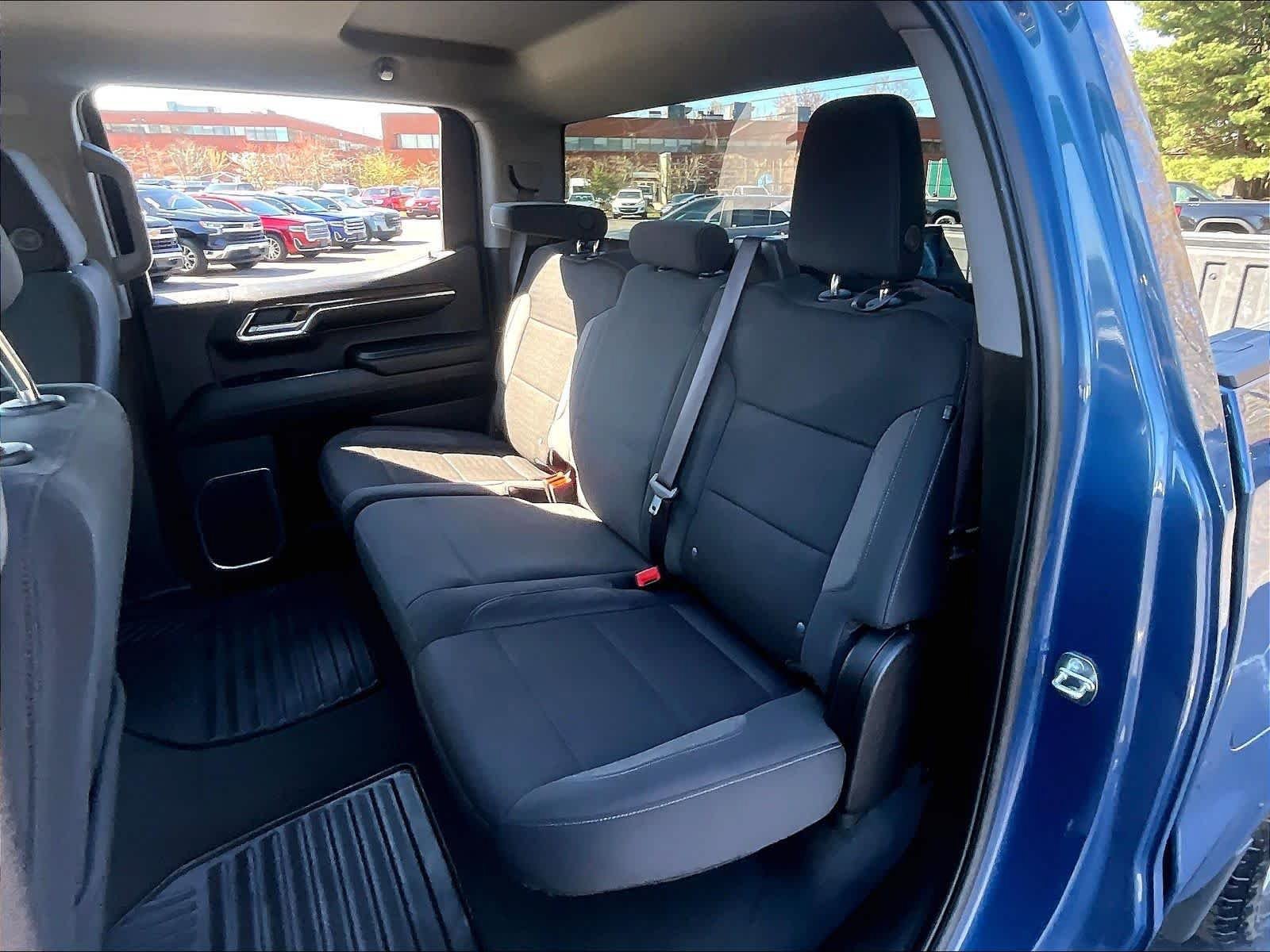 Used 2024 Chevrolet Silverado 1500 LT AWD/4WD image 14