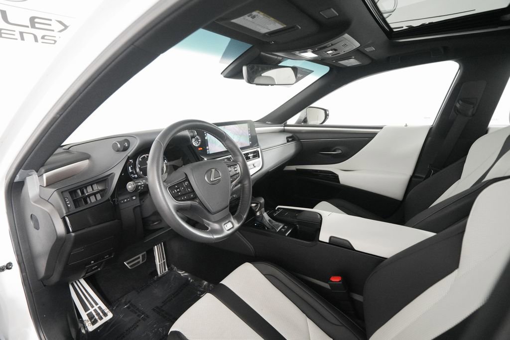 Certified 2022 Lexus ES 300h F Sport w/ Accessory Package image 10